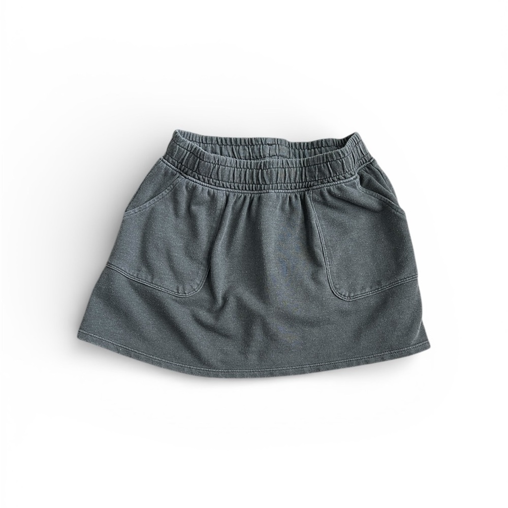 Cat & Jack Charcoal skort in Medium (8)
